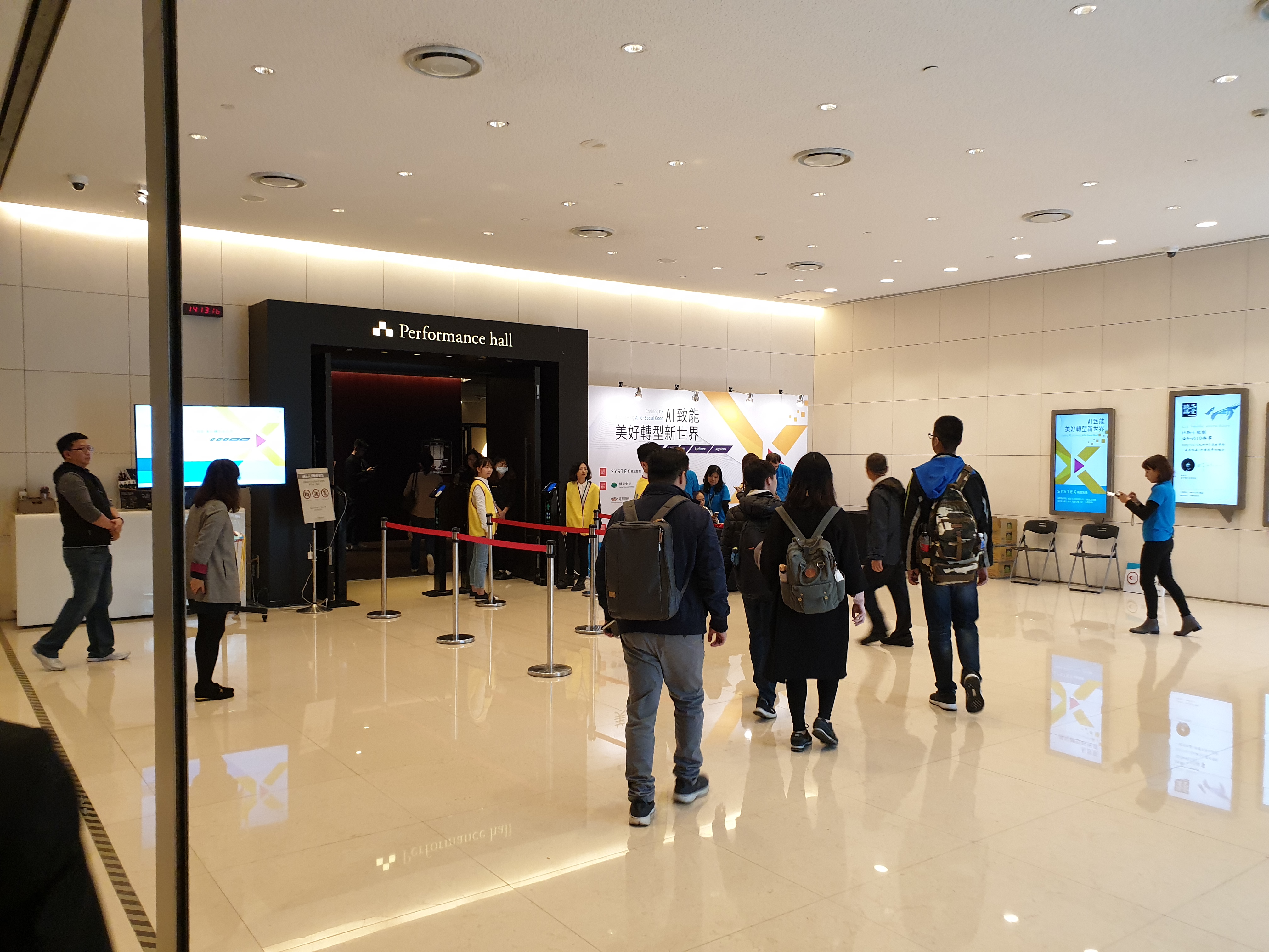 精誠資訊 × 龍雲數位智慧販賣機合作案例:上市公司辦公室導入全記錄